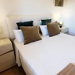 Skol 427 Spacious 1 Bedroom Apartment With Sea Views